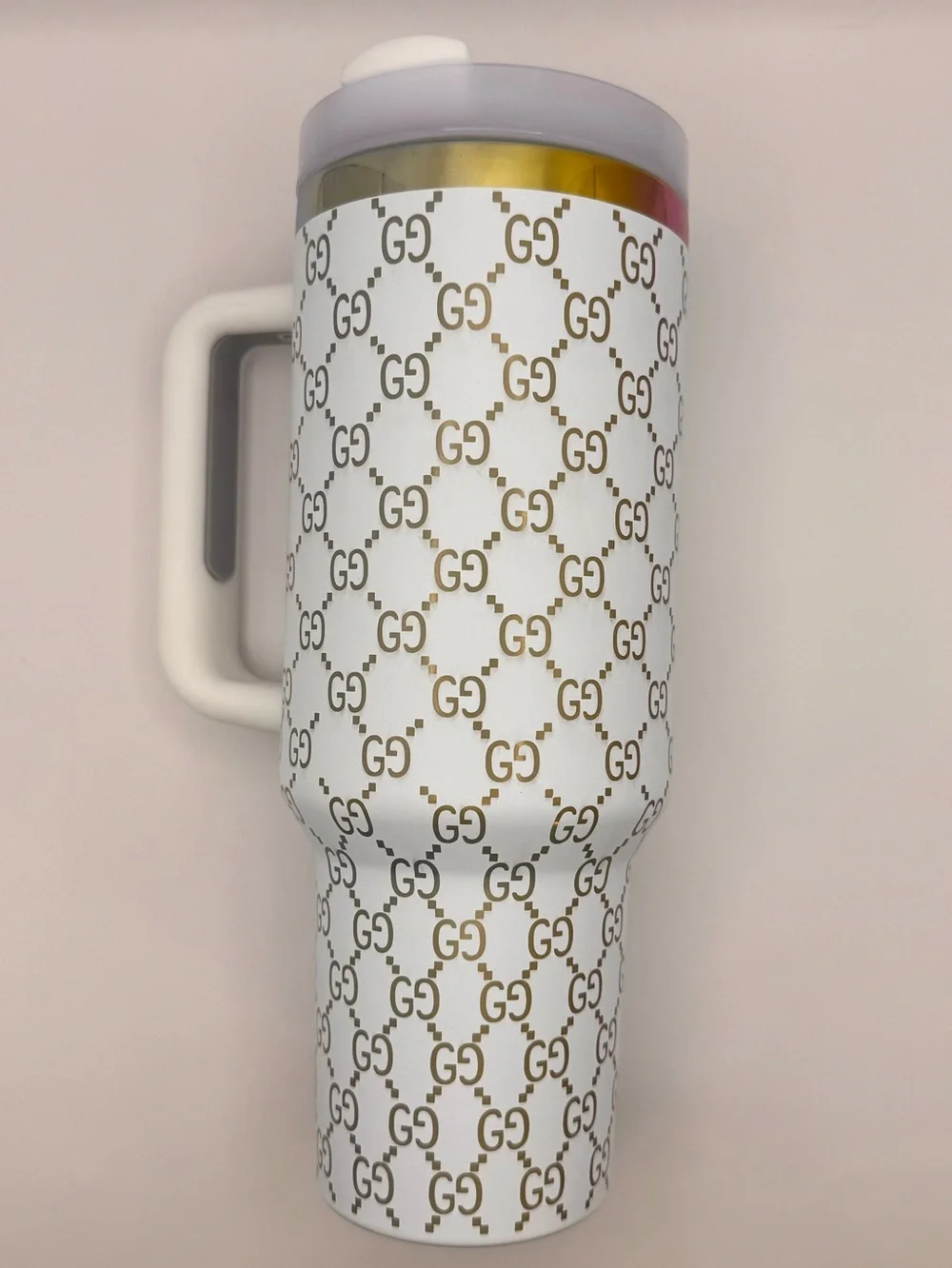 Stanley x Gucci White 40 oz. Flowstate Quencher H2.0 Tumbler Oil Slick Monogram - Picture 3 of 12